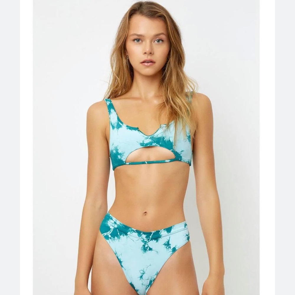 Frankie’s bikinis emerald tie dye briar top size large